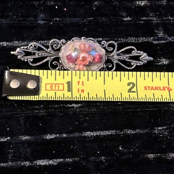 Vintage Silvertone Filigree Repousse Dome Dry Flower Arrangement Brooch Pin - Picture 6 of 6